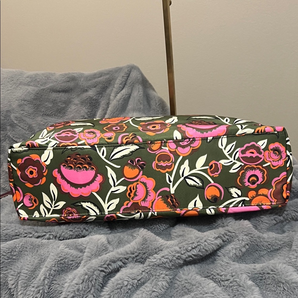 Vera Bradley Astoria Pink and Orange Floral Shoulder Bag NWOT retail $135 - Picture 5 of 9